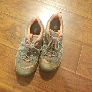 Lightly worn Keen hiking shoe